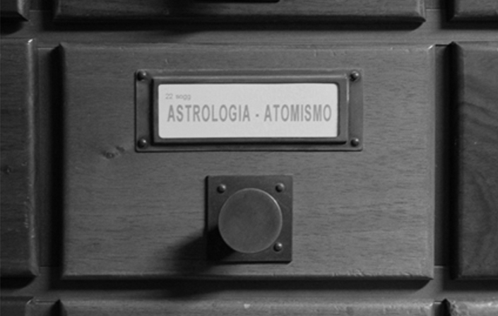 Si prega di ricollocare i cassetti del catalogo nel giusto ordine Si prega di ricollocare i cassetti del catalogo nel giusto ordine